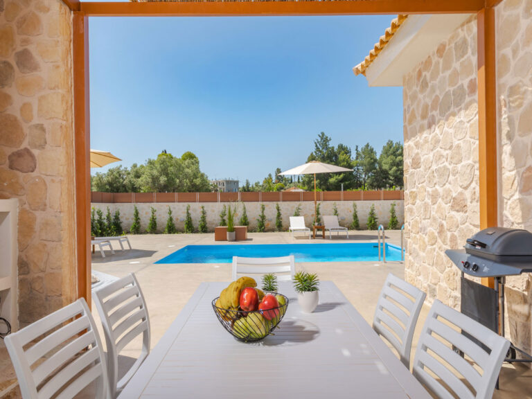 Villa Aqua